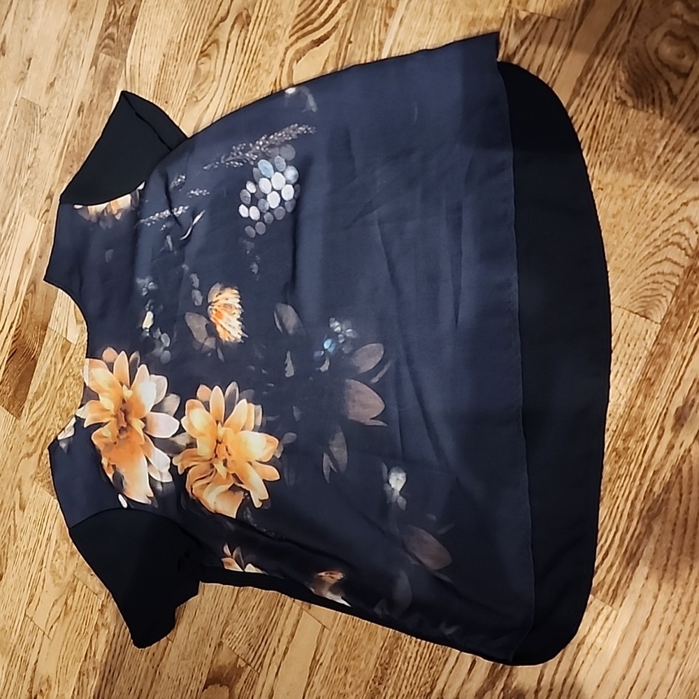 (M) Lucy & Laurel Floral Print Flowy Top Loose Outdoor Casual Staple Seasonal